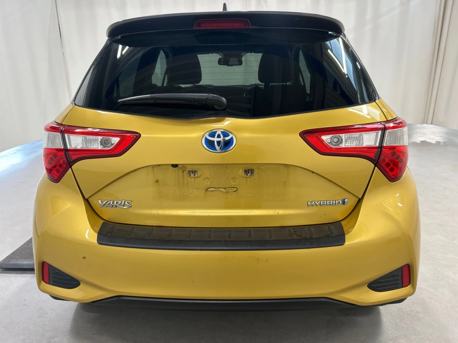 Toyota Yaris 1.5 Хибрид, снимка 4 - Автомобили и джипове - 56130078