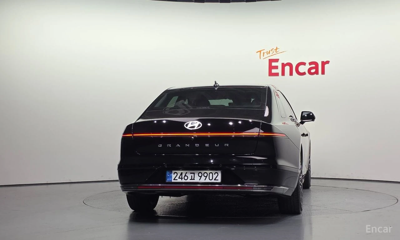 Hyundai Grandeur 3.5* CALLIGRAPHY* ДИСТРОНИК* ОБДУХ* КРАЙНА ЦЕНА, снимка 3 - Автомобили и джипове - 56213585