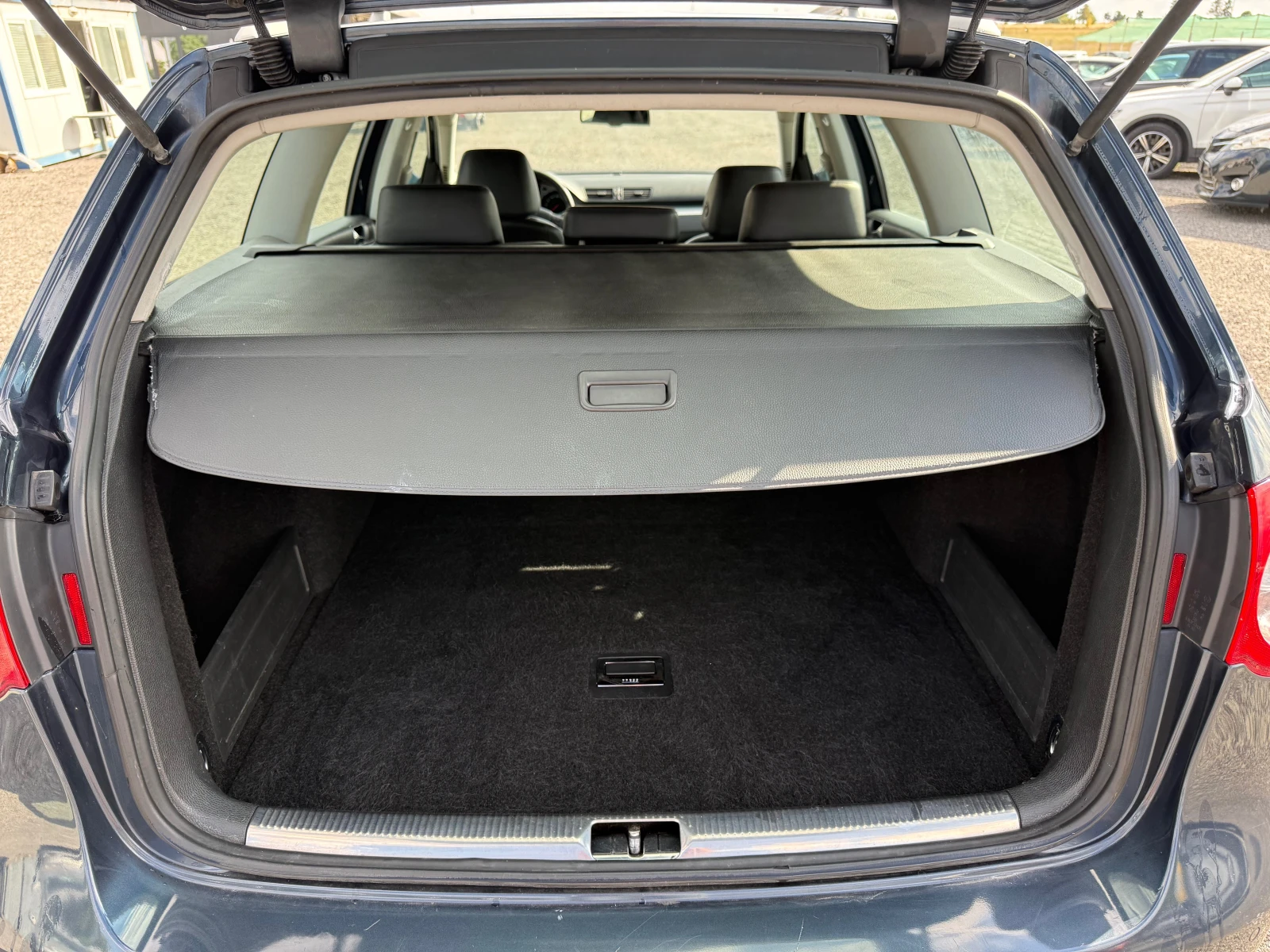 VW Passat 2.0 TDI, снимка 15 - Автомобили и джипове - 56248136