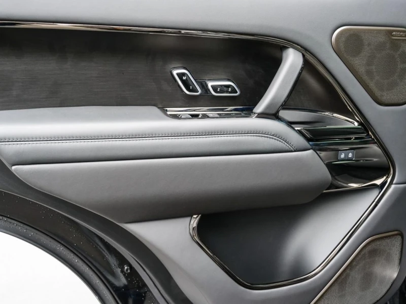 Land Rover Range rover P615 SV AUTOBIOGRAPHY/MERIDIAN/PANO/HEAD UP/360/TV, снимка 15 - Автомобили и джипове - 51843933