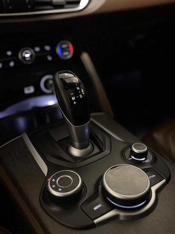 Alfa Romeo Stelvio TI LUSSO* HARMAN/KARDON* ПОДГРЕВ* КАМЕРА* ПАНОРАМА, снимка 13 - Автомобили и джипове - 54241017