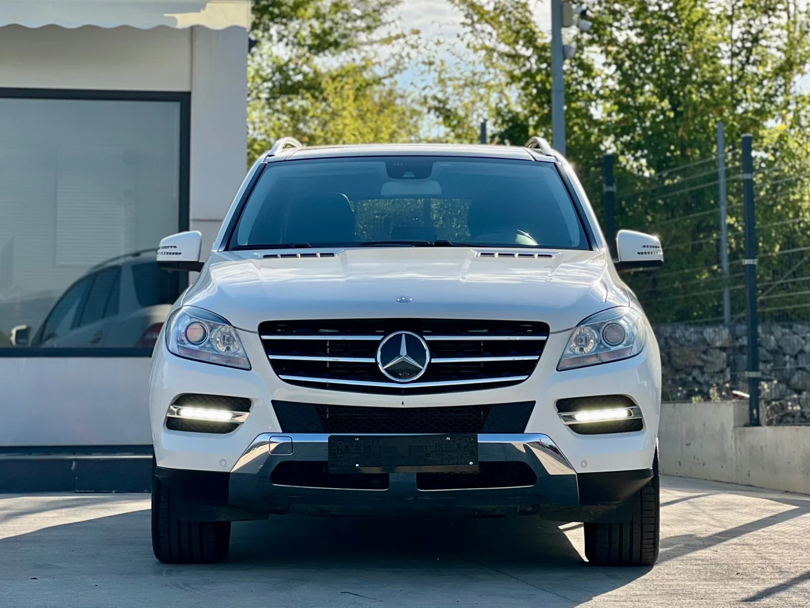 Mercedes-Benz ML 350 DISTRONIC + / ПАНОРАМА / ПОДГРЕВ & ОБДУХВАНЕ / TOP - изображение 2