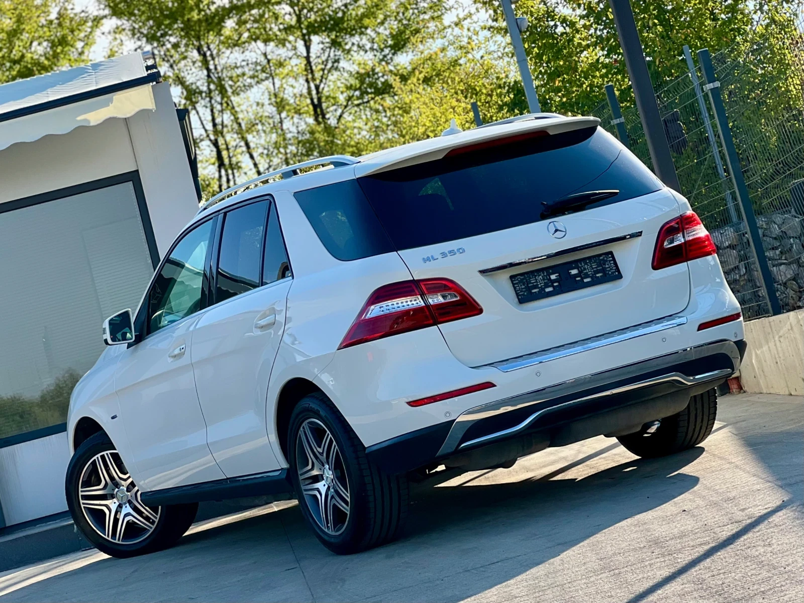 Mercedes-Benz ML 350 DISTRONIC + / ПАНОРАМА / ПОДГРЕВ & ОБДУХВАНЕ / TOP - изображение 6