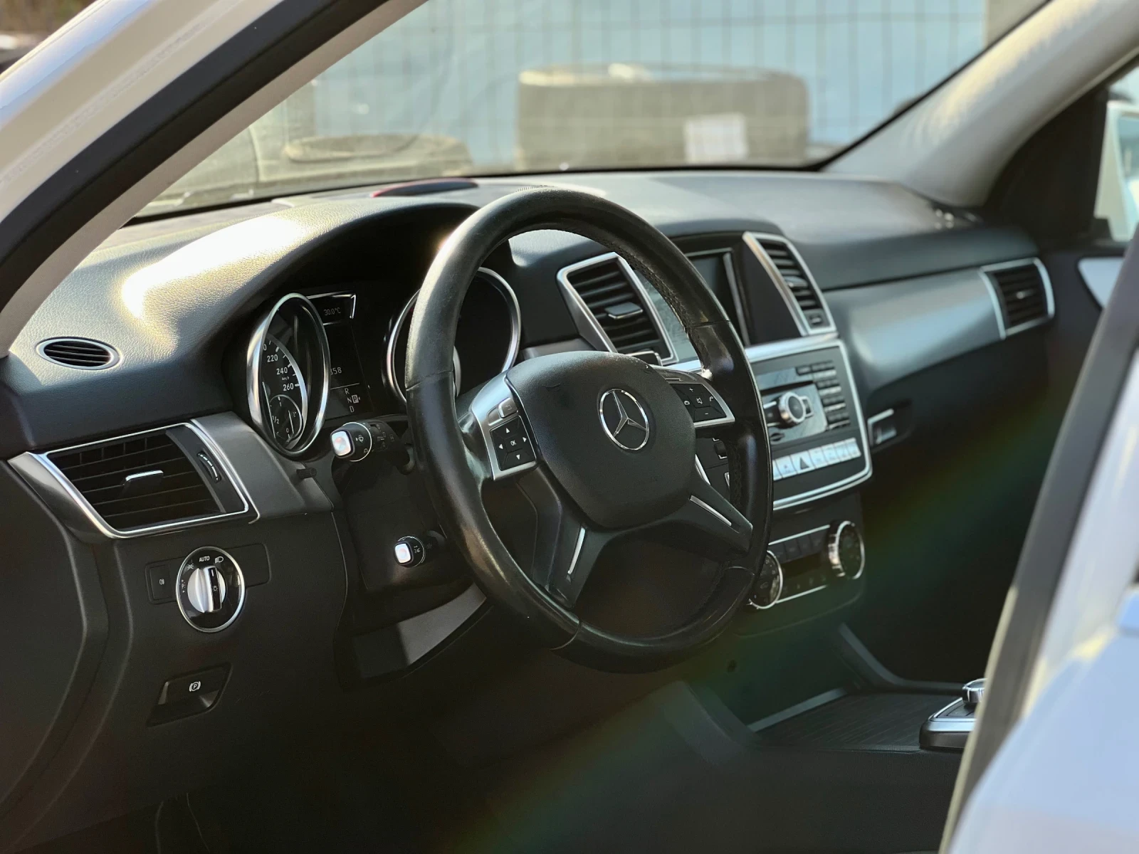 Mercedes-Benz ML 350 DISTRONIC + / ПАНОРАМА / ПОДГРЕВ & ОБДУХВАНЕ / TOP - изображение 8