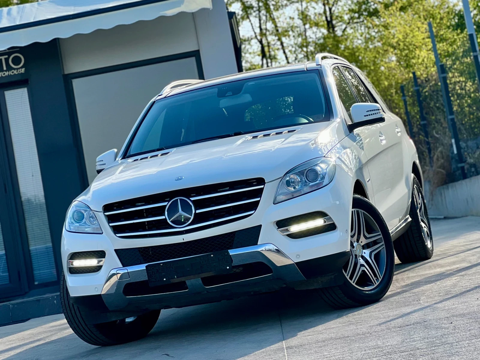 Mercedes-Benz ML 350 DISTRONIC + / ПАНОРАМА / ПОДГРЕВ & ОБДУХВАНЕ / TOP - изображение 3