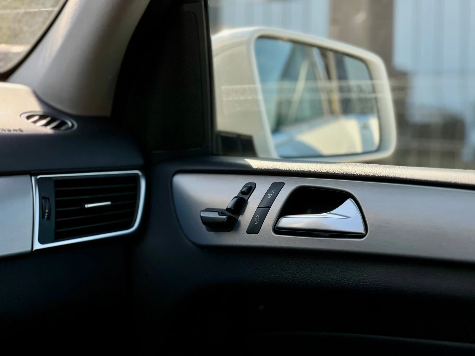 Mercedes-Benz ML 350 DISTRONIC + / ПАНОРАМА / ПОДГРЕВ & ОБДУХВАНЕ / TOP - изображение 10
