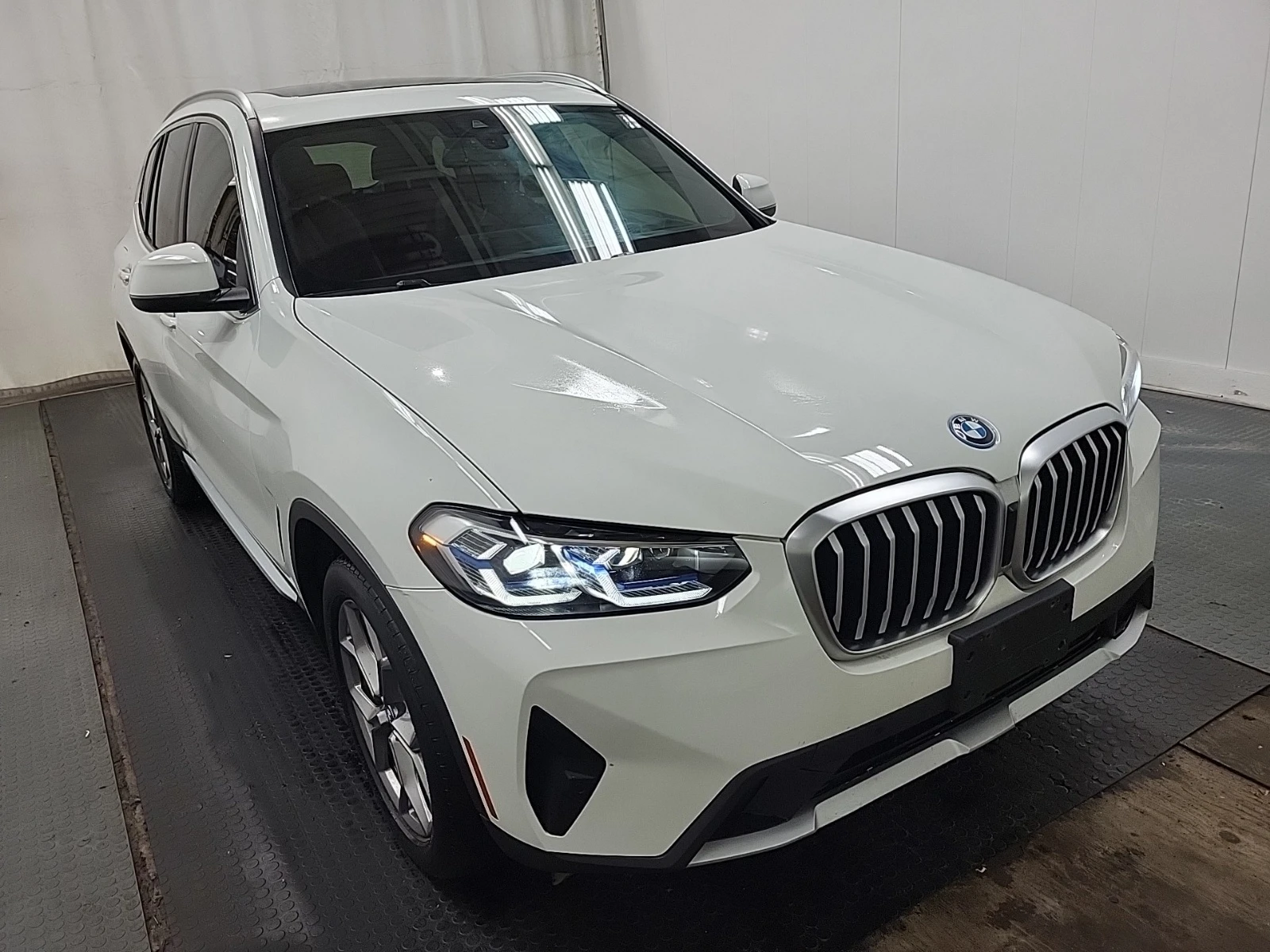 BMW X3 30E * * CARFAX * * АВТО КРЕДИТ * * , снимка 3 - Автомобили и джипове - 54102215