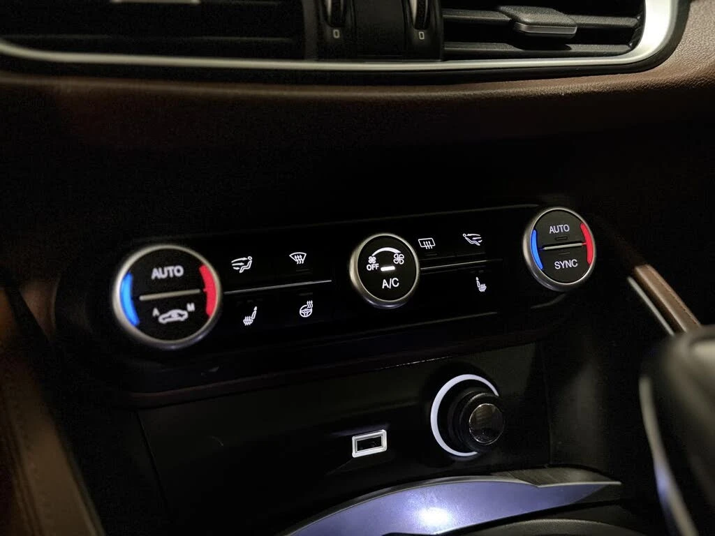 Alfa Romeo Stelvio TI LUSSO* HARMAN/KARDON* ПОДГРЕВ* КАМЕРА* ПАНОРАМА, снимка 12 - Автомобили и джипове - 54241017