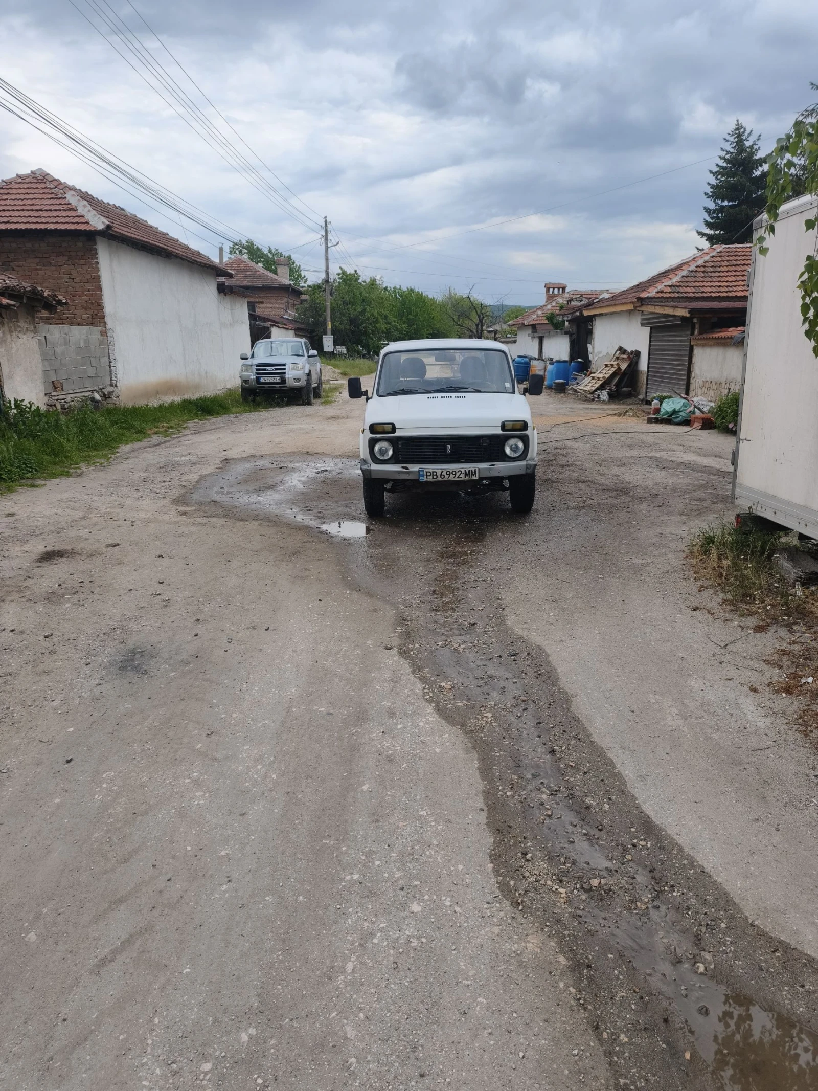 Lada Niva 1, 7 i, снимка 4 - Автомобили и джипове - 54508328
