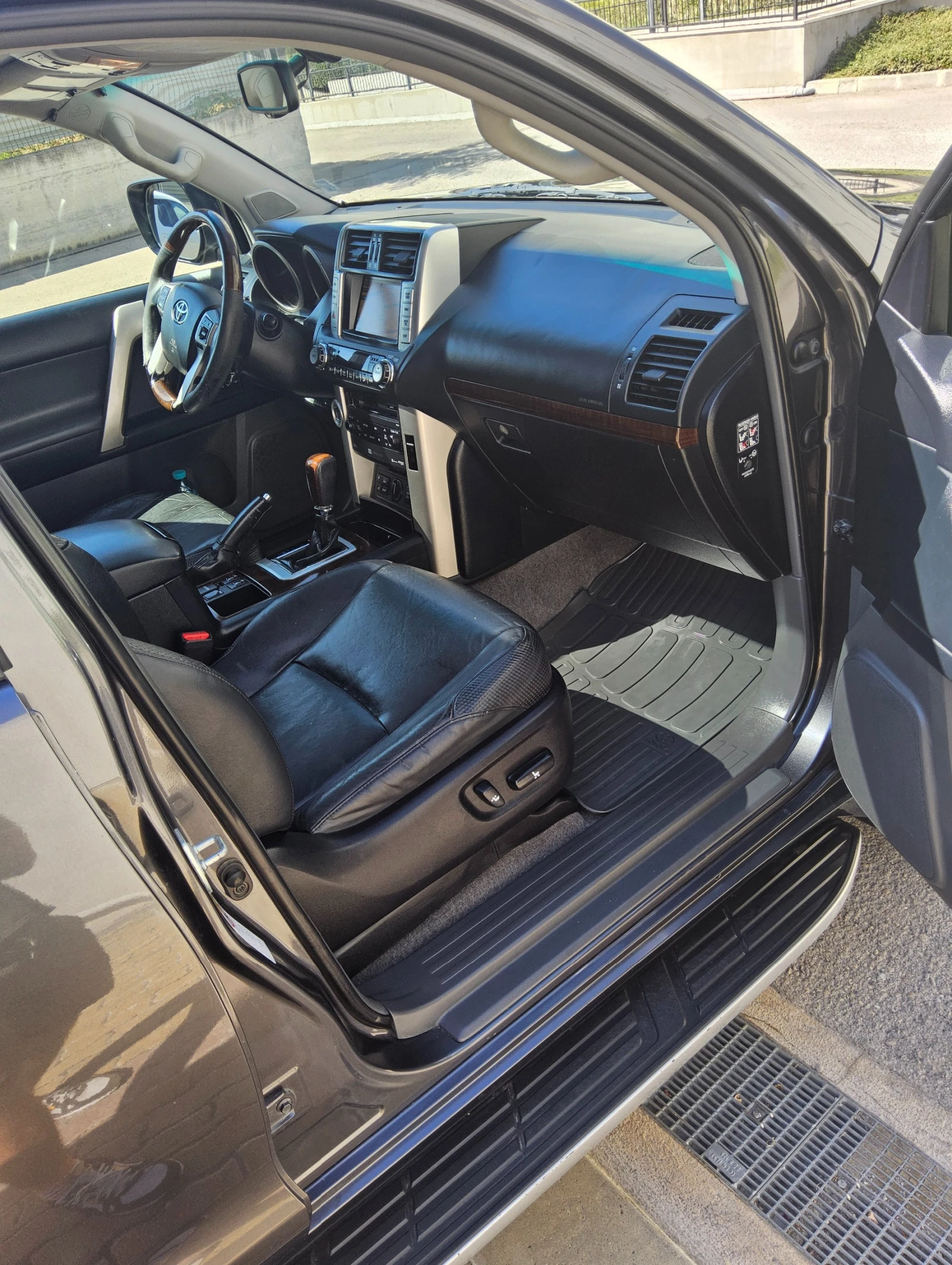 Toyota Land cruiser 60th Anniversary 6+ 1 J150 Luxury Keyless, снимка 14 - Автомобили и джипове - 55681217