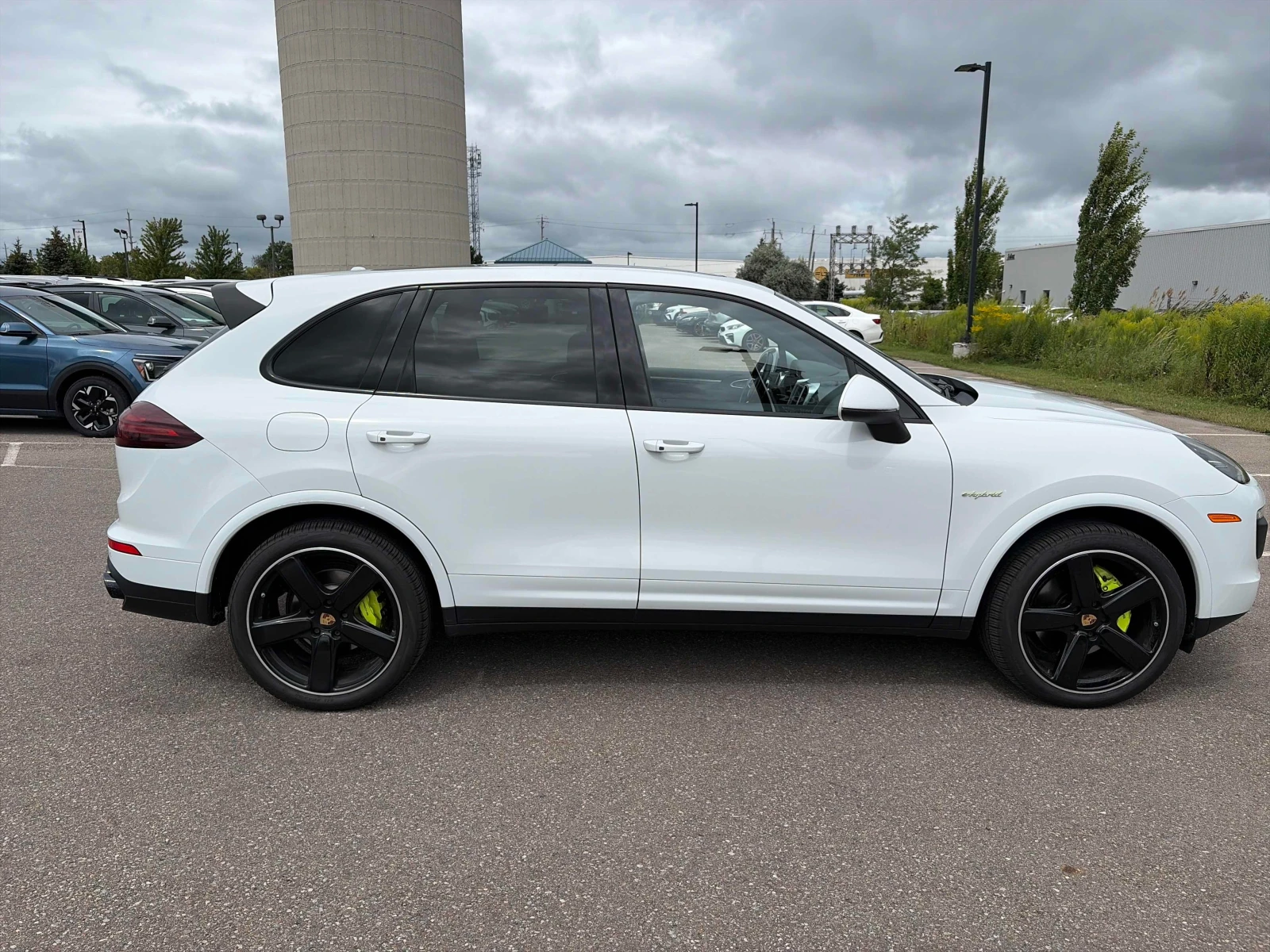 Porsche Cayenne S E Hybrid  CARFAX, снимка 3 - Автомобили и джипове - 55799225