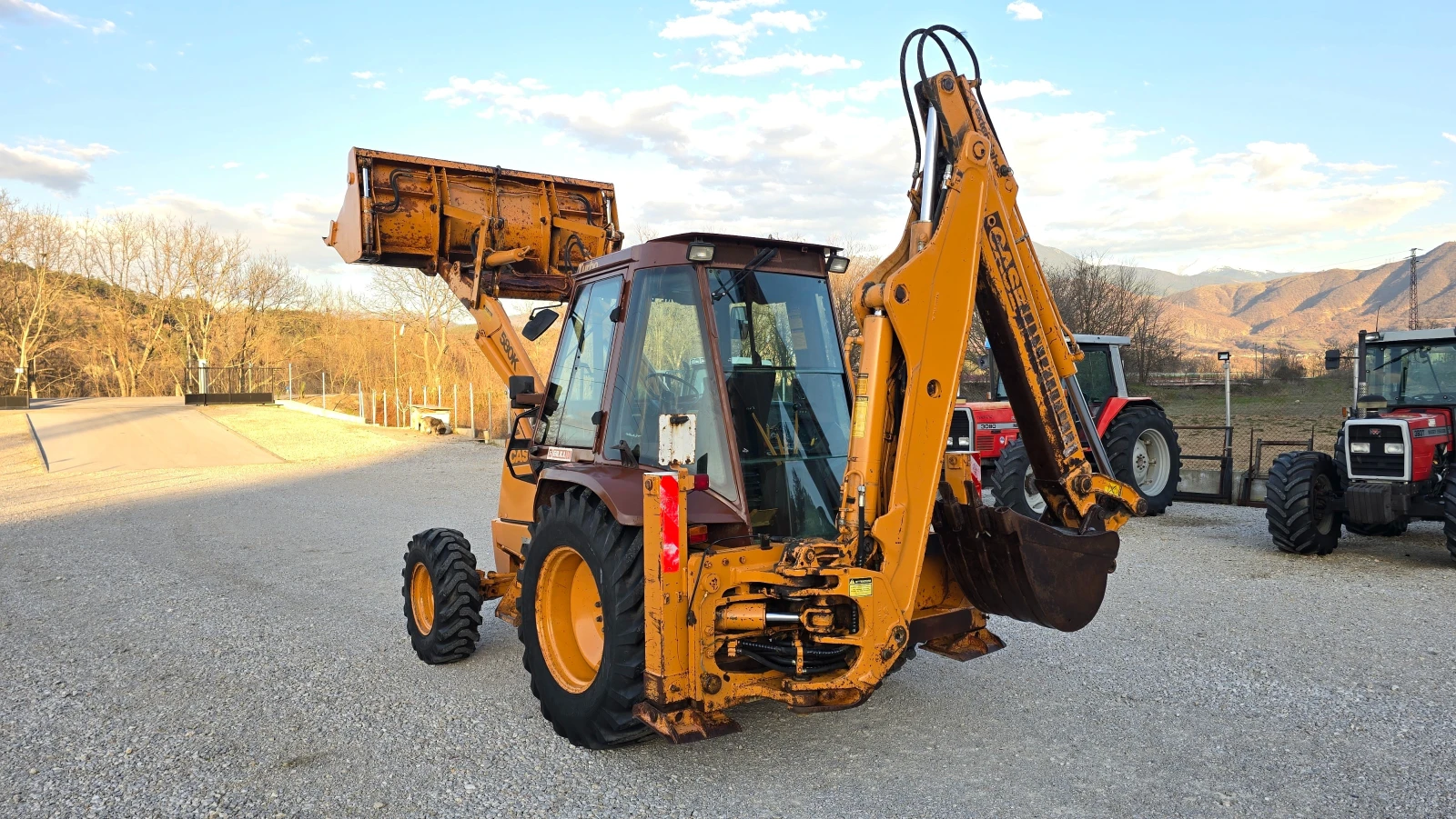 Трактор CASE IH 580 Т.Челен товарач, снимка 9 - Селскостопанска техника - 53819173