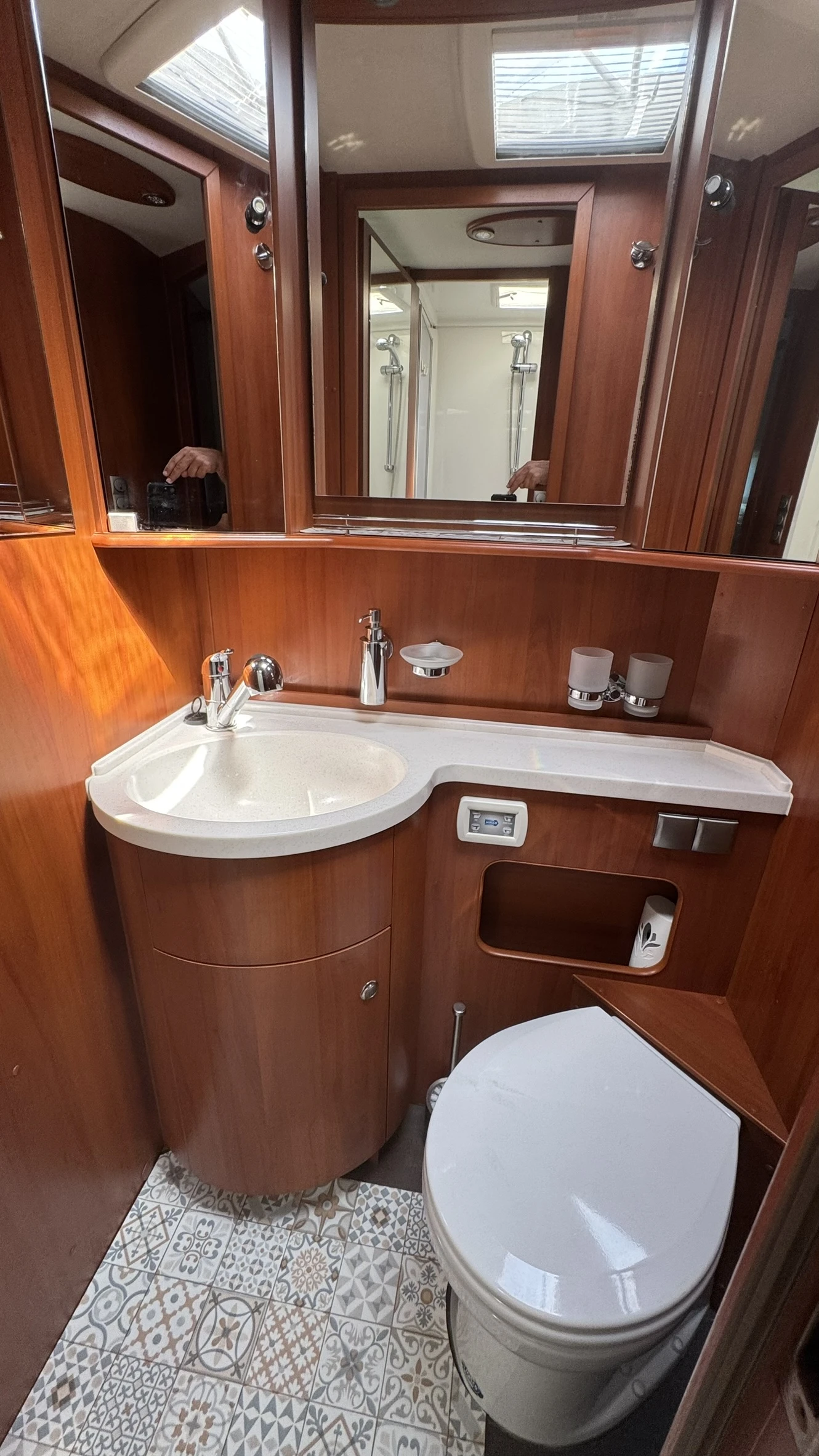 ������ Concorde Carver 821M (Centurion Style) | Mobile.bg � ����������� 13