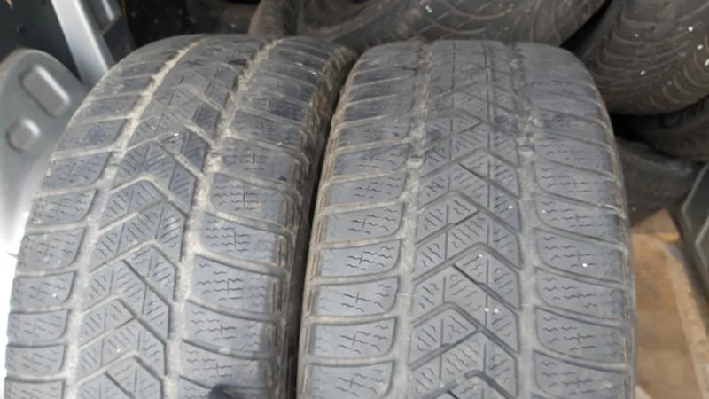 Гуми Зимни 245/45R18, снимка 1 - Гуми и джанти - 27565203