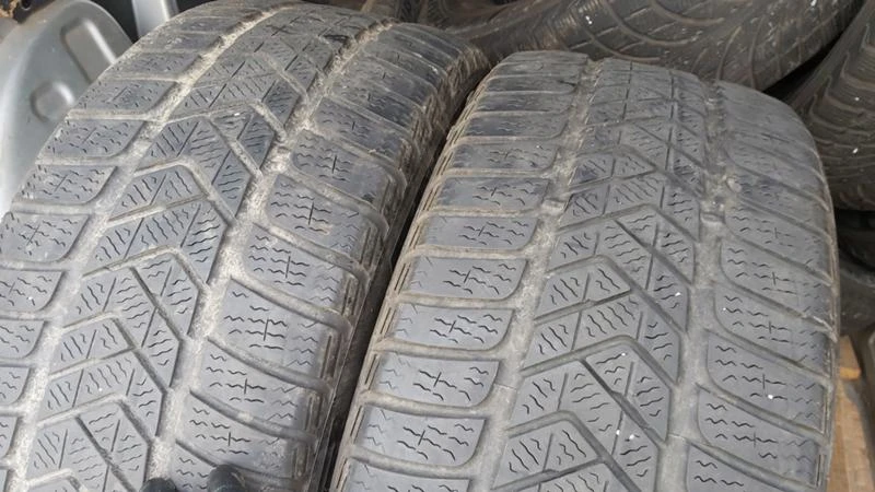 Гуми Зимни 245/45R18, снимка 2 - Гуми и джанти - 27565203