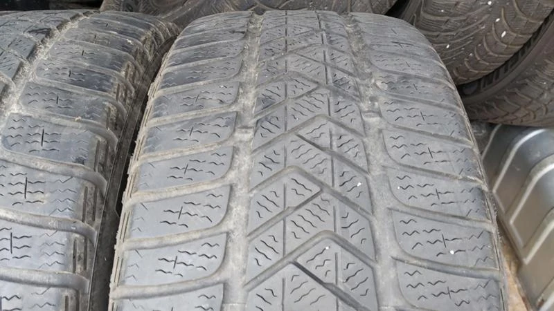 Гуми Зимни 245/45R18, снимка 3 - Гуми и джанти - 27565203