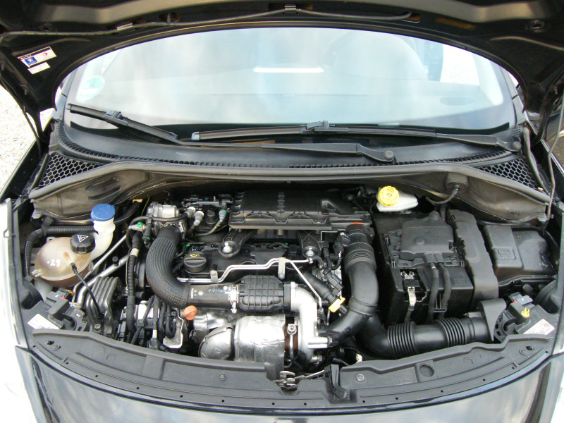 Peugeot 207 1.4HDI, снимка 16 - Автомобили и джипове - 44384518