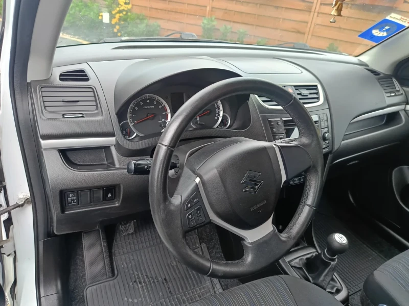 Suzuki Swift 1.3i 90hp НА ЧАСТИ, снимка 9 - Автомобили и джипове - 48045523