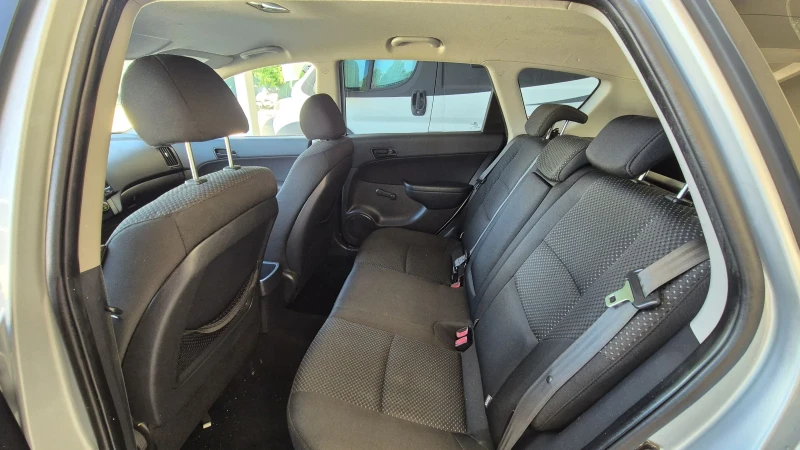 Hyundai I30 1.6CRDI, снимка 10 - Автомобили и джипове - 50821592