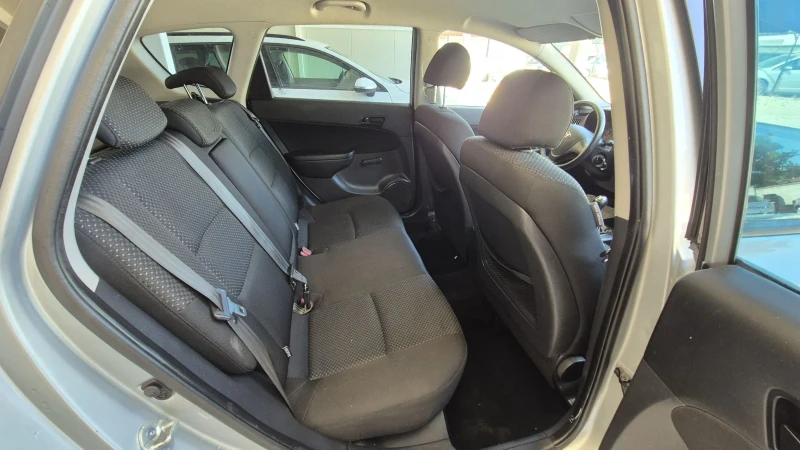 Hyundai I30 1.6CRDI, снимка 13 - Автомобили и джипове - 50821592