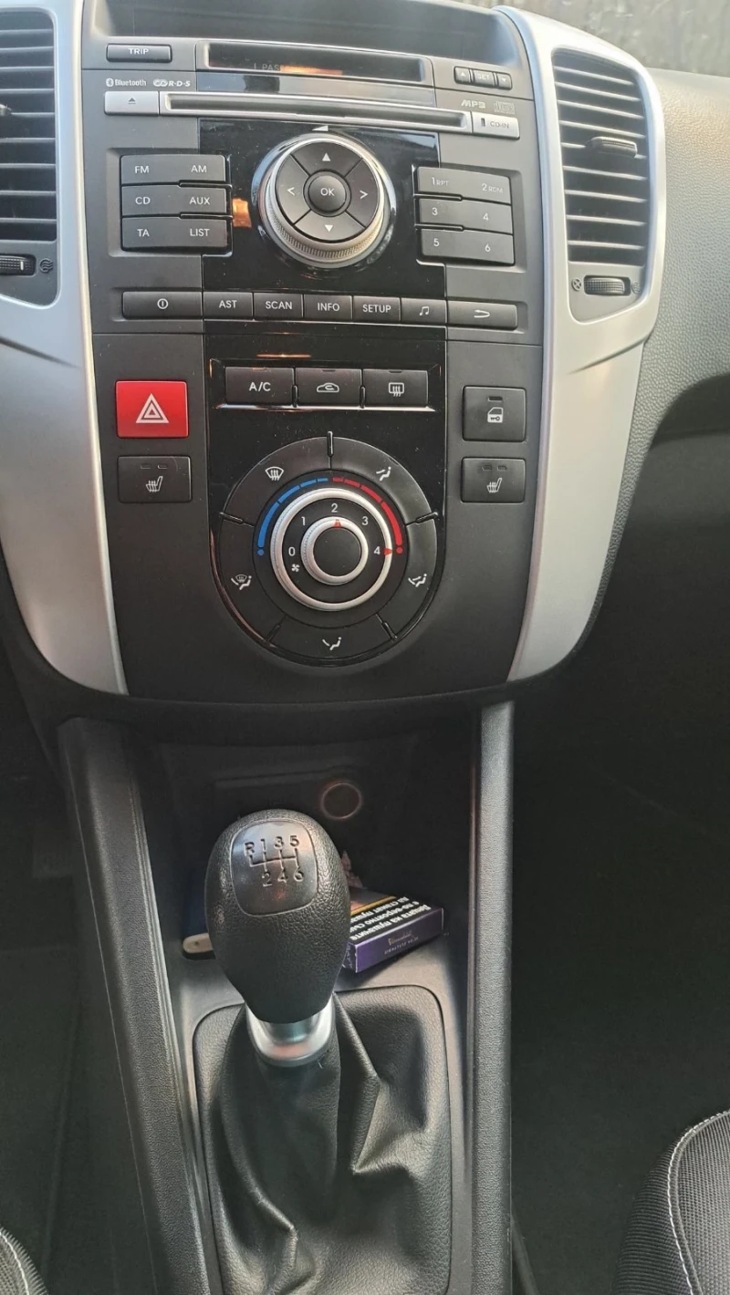 Kia Venga 1.4 CRDi , снимка 9 - Автомобили и джипове - 53486042