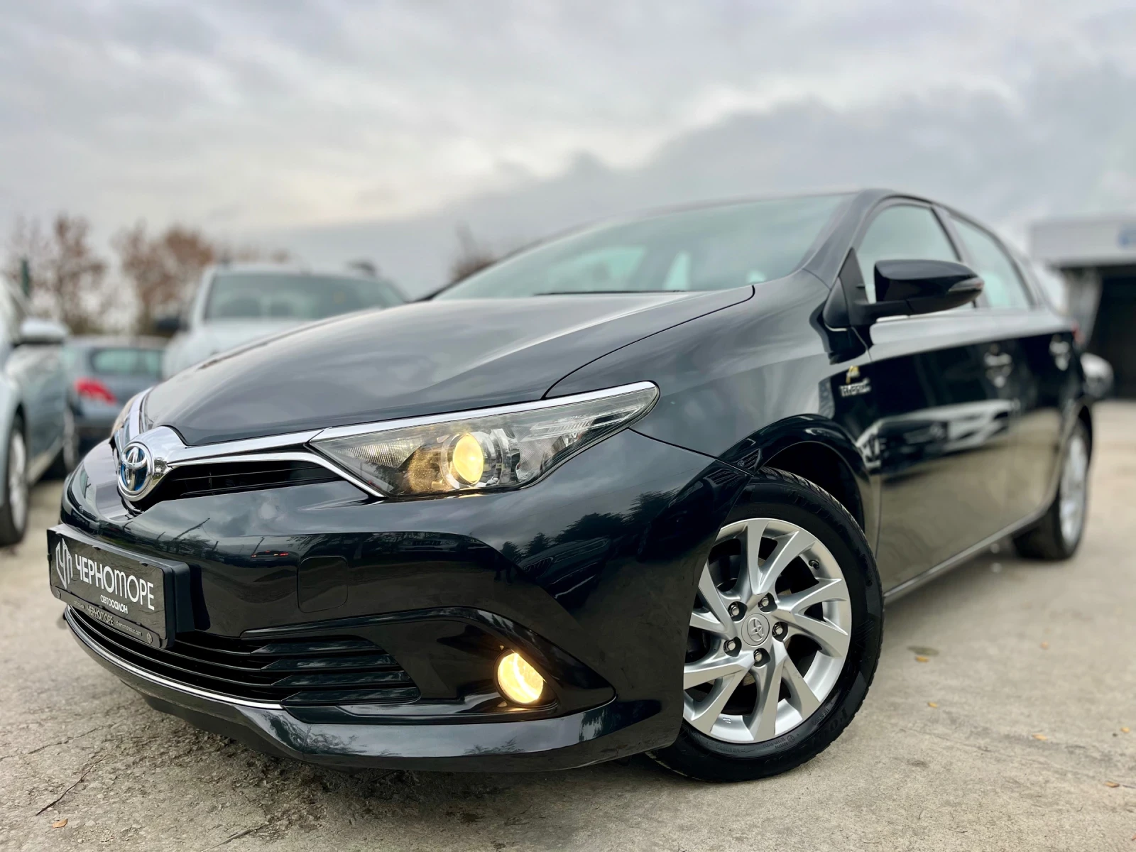 Toyota Auris 1.8 Hybrid FACE Louge +  - изображение 3