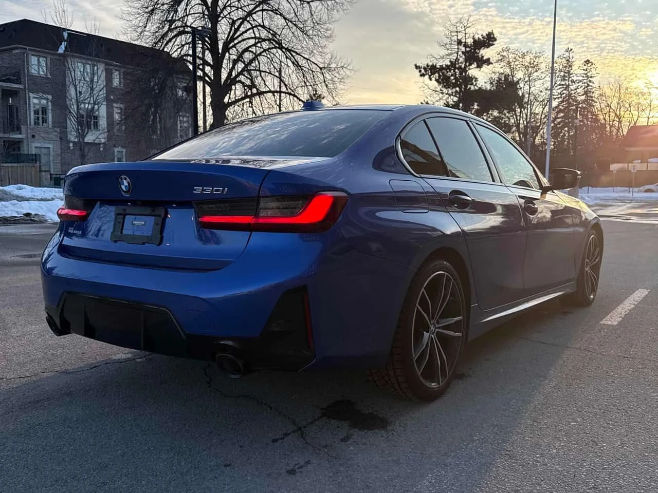 BMW 330 xDrive / CARFAX / M PACK / LED / CAMERA , снимка 3 - Автомобили и джипове - 53743242