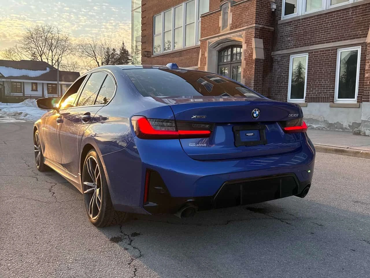 BMW 330 xDrive / CARFAX / M PACK / LED / CAMERA , снимка 4 - Автомобили и джипове - 53743242