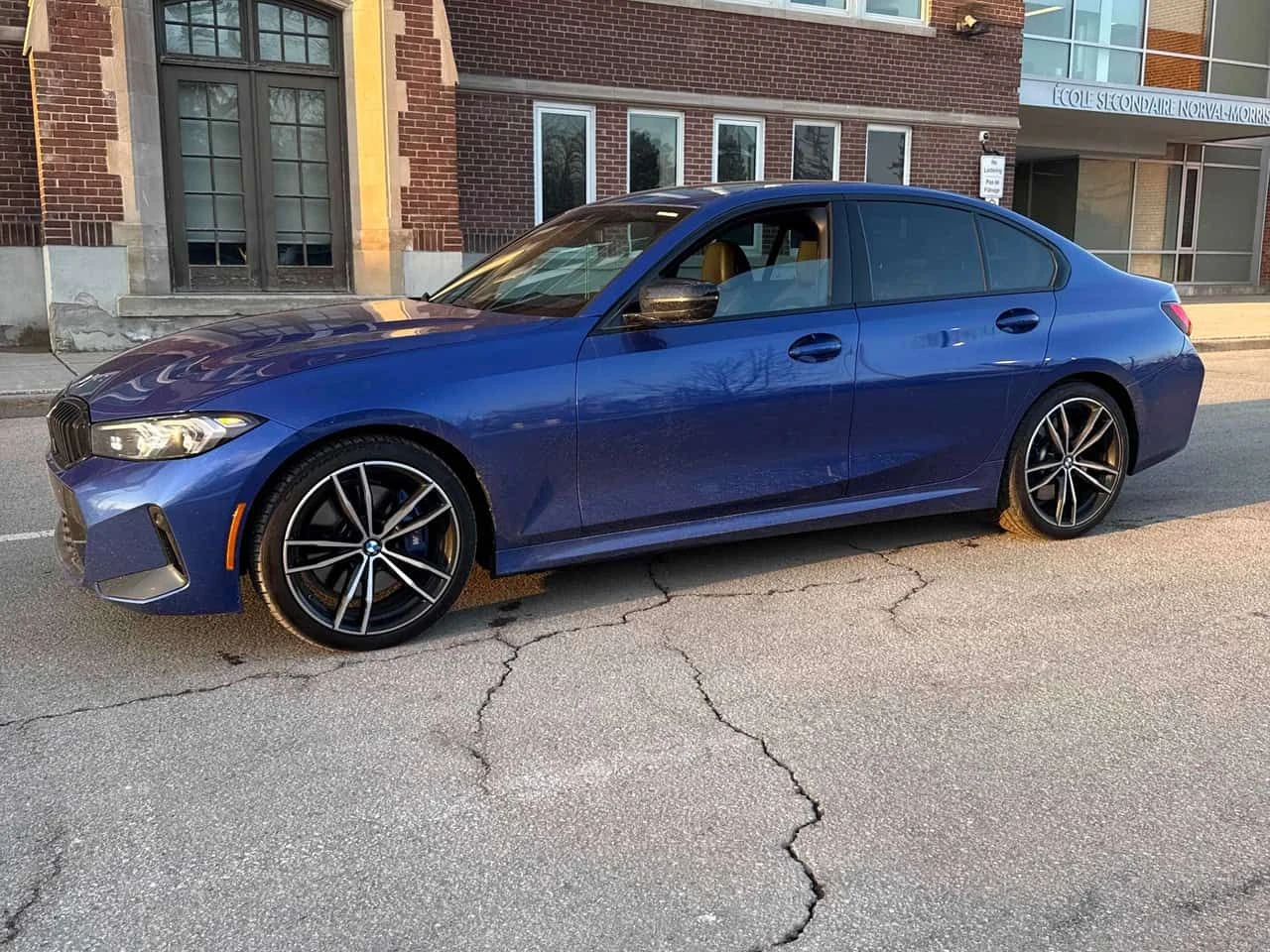 BMW 330 xDrive / CARFAX / M PACK / LED / CAMERA , снимка 2 - Автомобили и джипове - 53743242