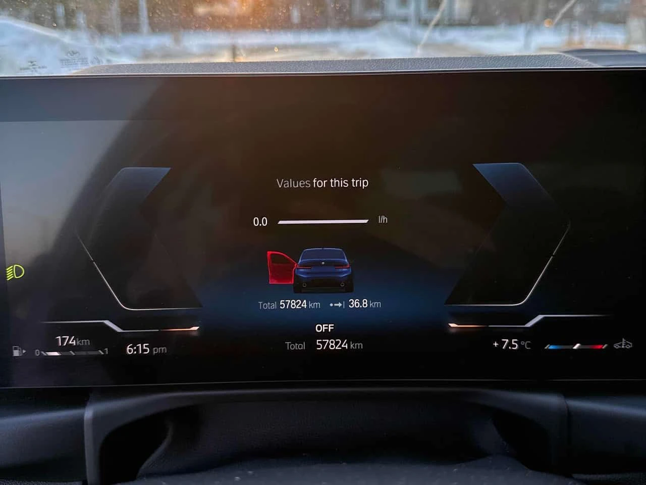 BMW 330 xDrive / CARFAX / M PACK / LED / CAMERA , снимка 8 - Автомобили и джипове - 53743242