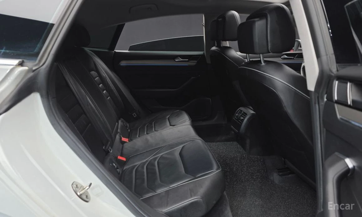 VW Arteon * 2.0TDI* PREMIUM* KEYLESS* ШИБИДАХ* ПОДГРЕВ* ОБДУ, снимка 10 - Автомобили и джипове - 54111996