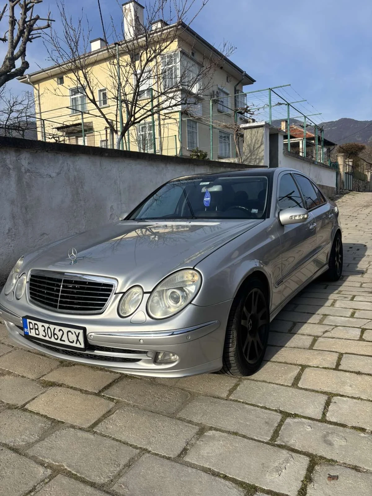 Mercedes-Benz E 320