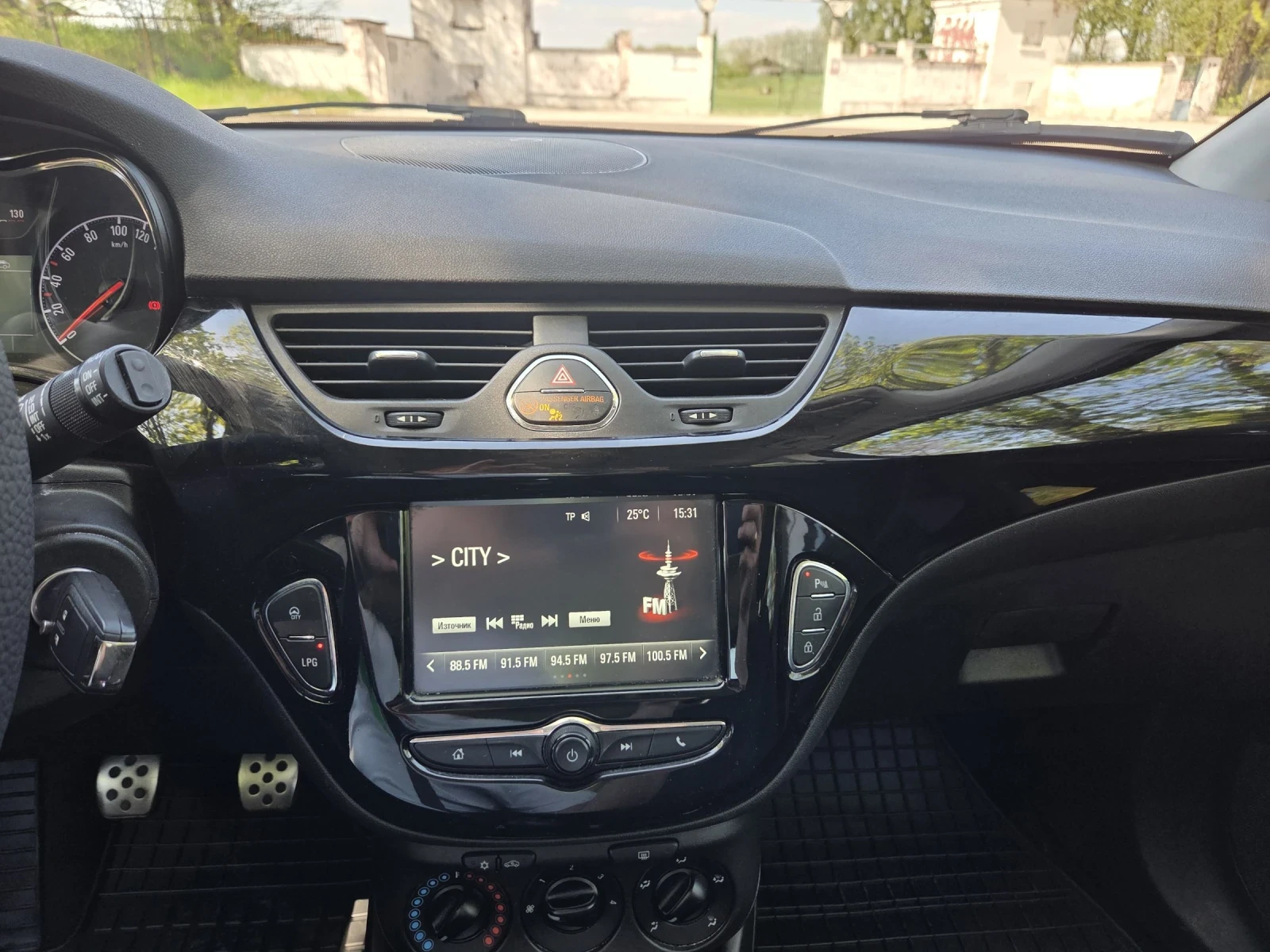 Opel Corsa 1.4i Facelift.Газ, снимка 12 - Автомобили и джипове - 54567688