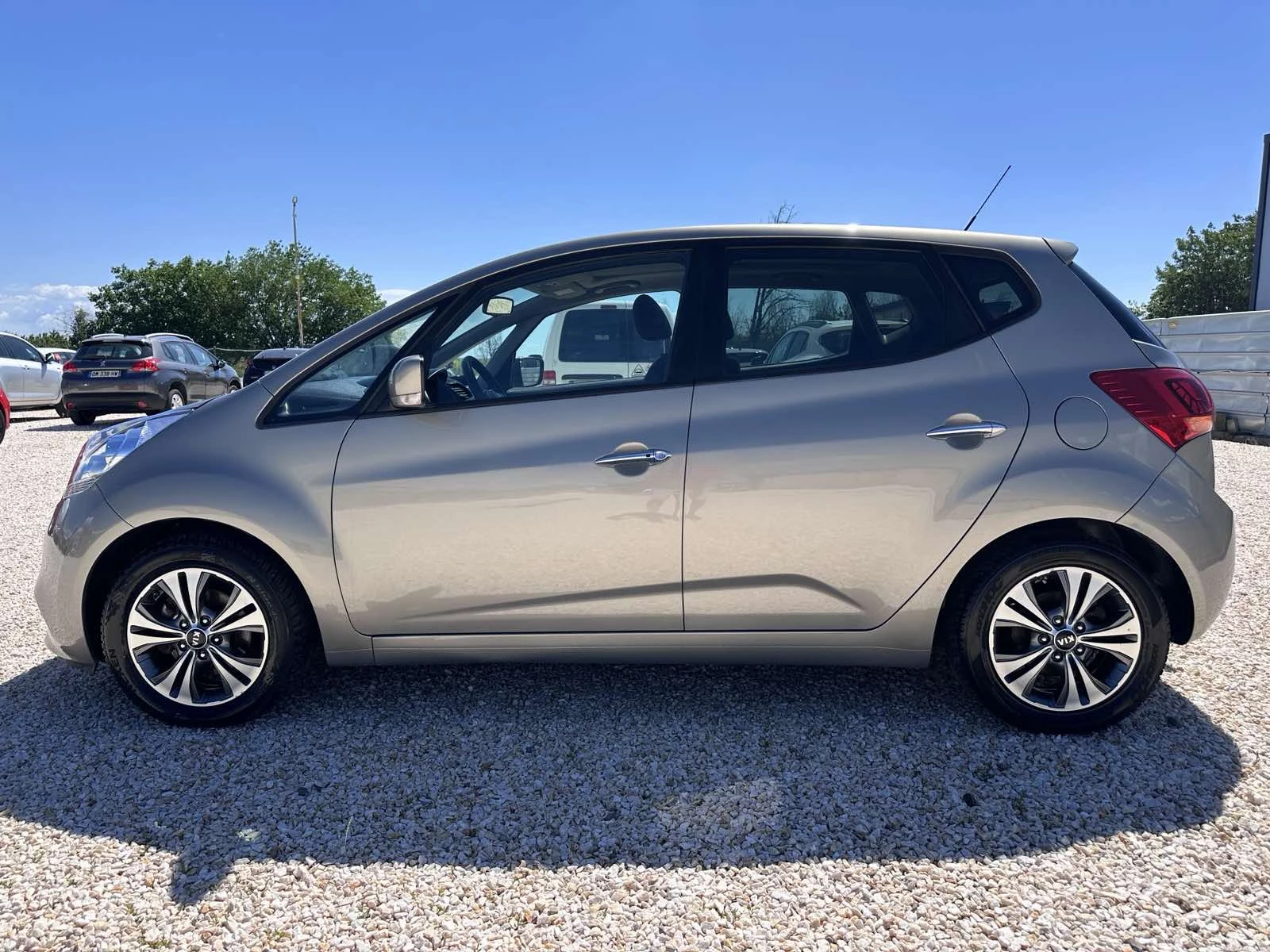 Kia Venga 1.6 нави ТОП, снимка 5 - Автомобили и джипове - 54714774