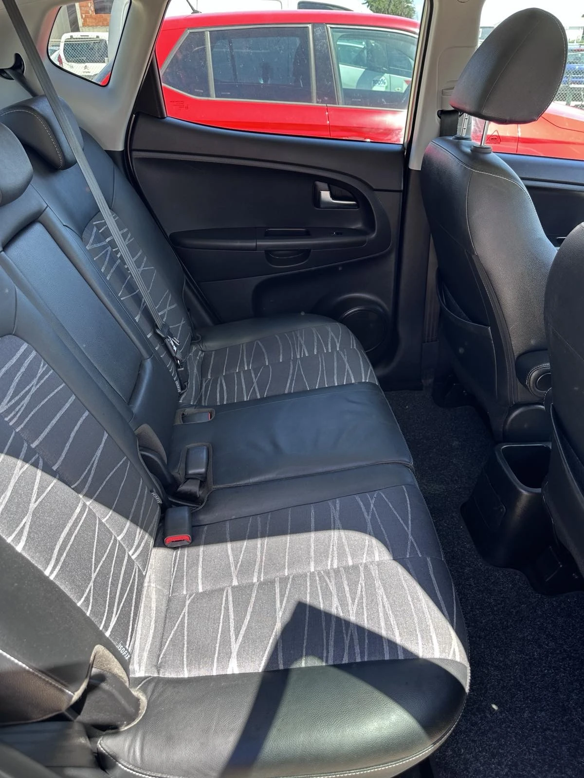 Kia Venga 1.6 нави ТОП, снимка 16 - Автомобили и джипове - 54714774