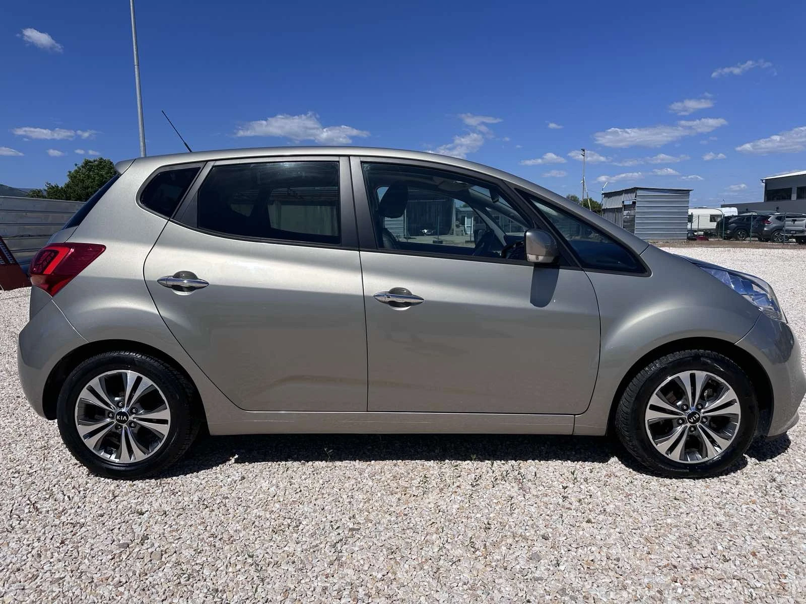 Kia Venga 1.6 нави ТОП, снимка 7 - Автомобили и джипове - 54714774