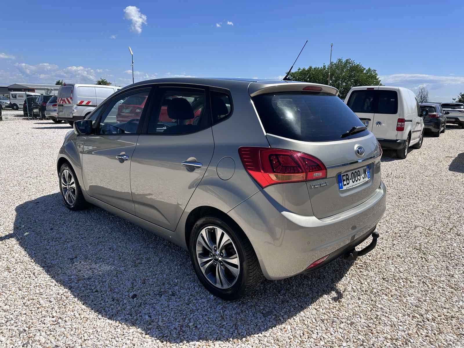 Kia Venga 1.6 нави ТОП, снимка 8 - Автомобили и джипове - 54714774