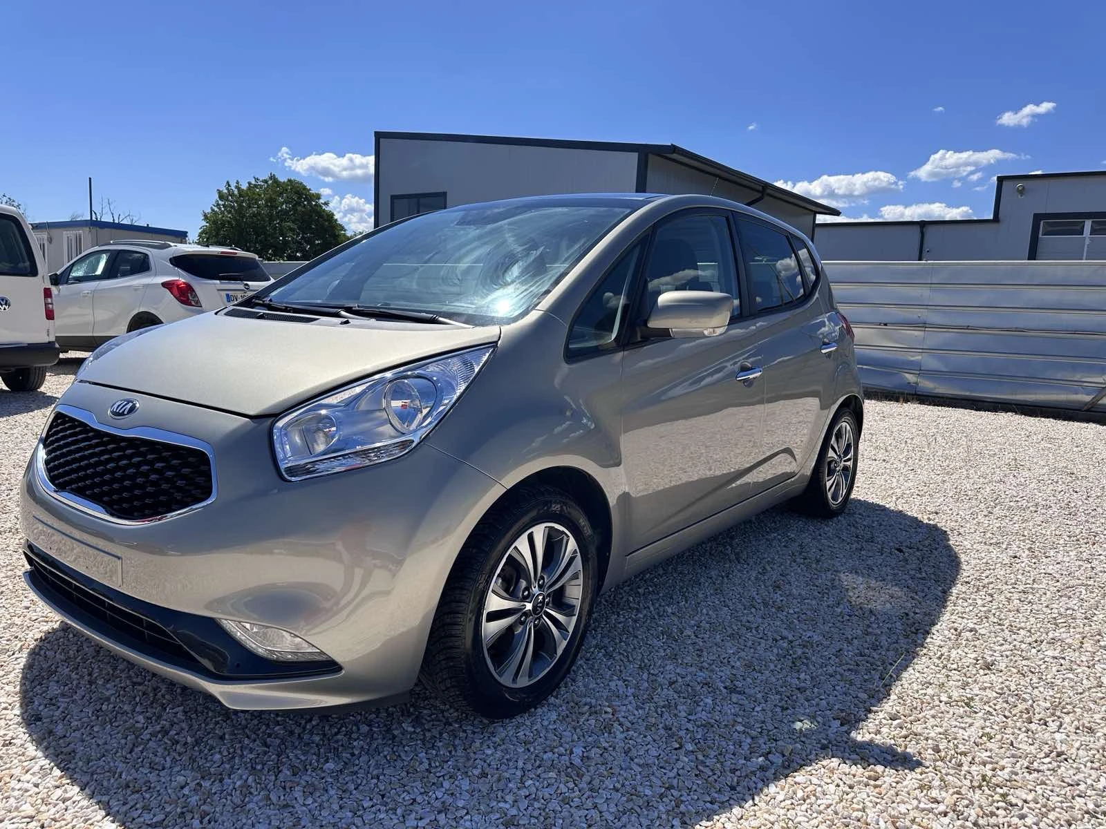 Kia Venga 1.6 нави ТОП, снимка 4 - Автомобили и джипове - 54714774