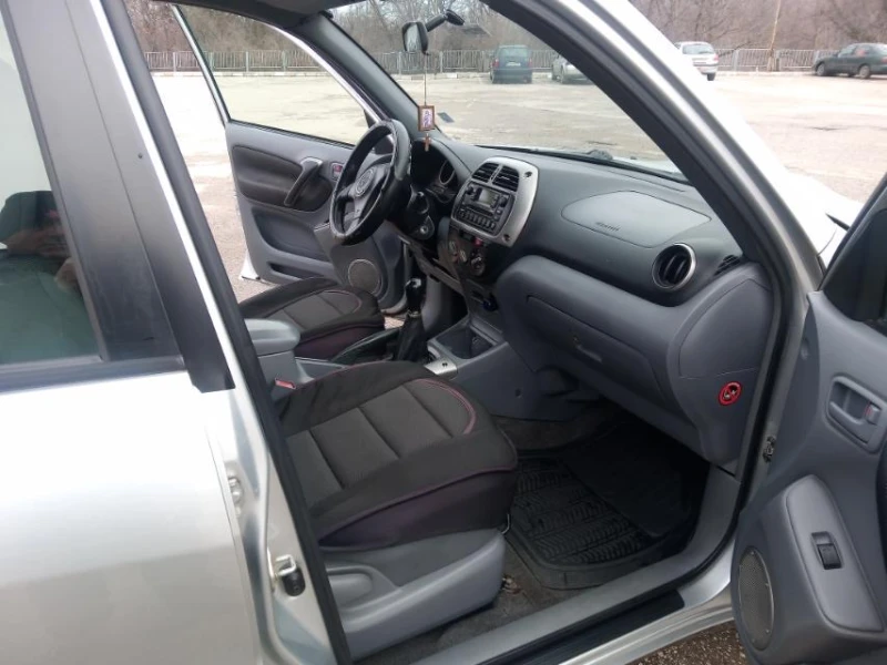 Toyota Rav4, снимка 4 - Автомобили и джипове - 48810504