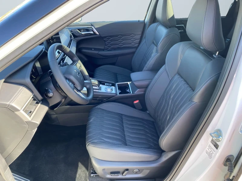 Mitsubishi Outlander 2.4PHEV/306HP/ACC/PDC/LED/360/BSA/CPLAY/PANO/978f, снимка 7 - Автомобили и джипове - 52727182