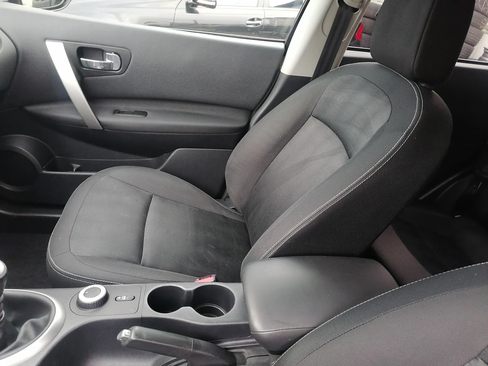 Nissan Qashqai 2.0i 4x4 360  Камера - изображение 9