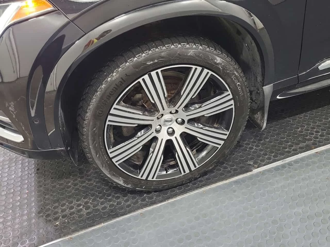 Volvo Xc90 * ULTIMATE BRIGHT THEME * 360KAM* ОБУДХВАНЕ* ПАНО*, снимка 6 - Автомобили и джипове - 54791835