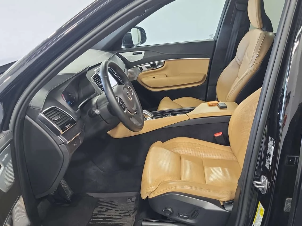 Volvo Xc90 * ULTIMATE BRIGHT THEME * 360KAM* ОБУДХВАНЕ* ПАНО*, снимка 8 - Автомобили и джипове - 54791835