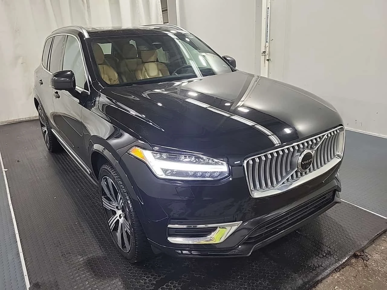 Volvo Xc90 * ULTIMATE BRIGHT THEME * 360KAM* ОБУДХВАНЕ* ПАНО*, снимка 2 - Автомобили и джипове - 54791835