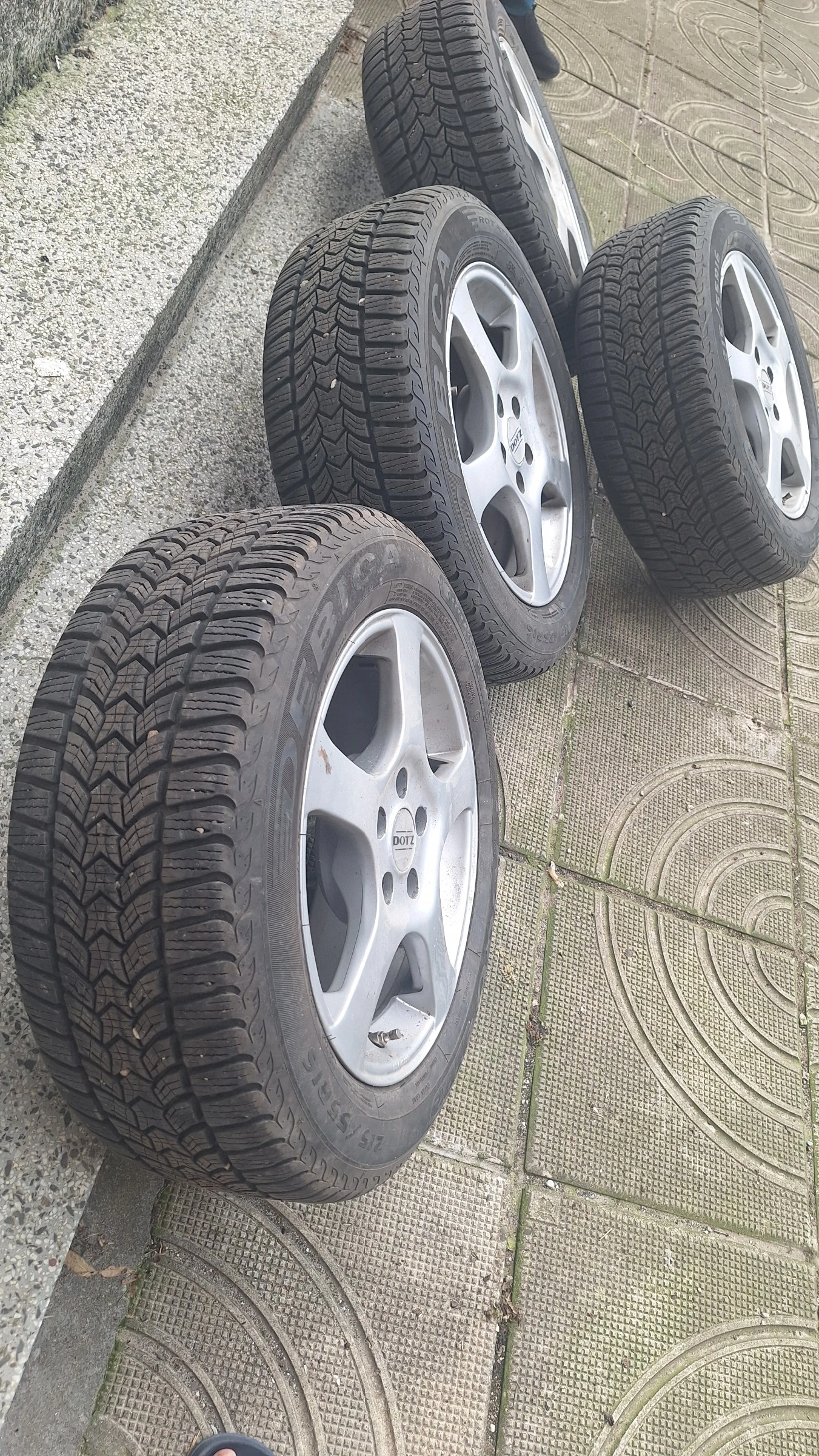 Гуми с джанти Debica 215/55R16, снимка 2 - Гуми и джанти - 56090919