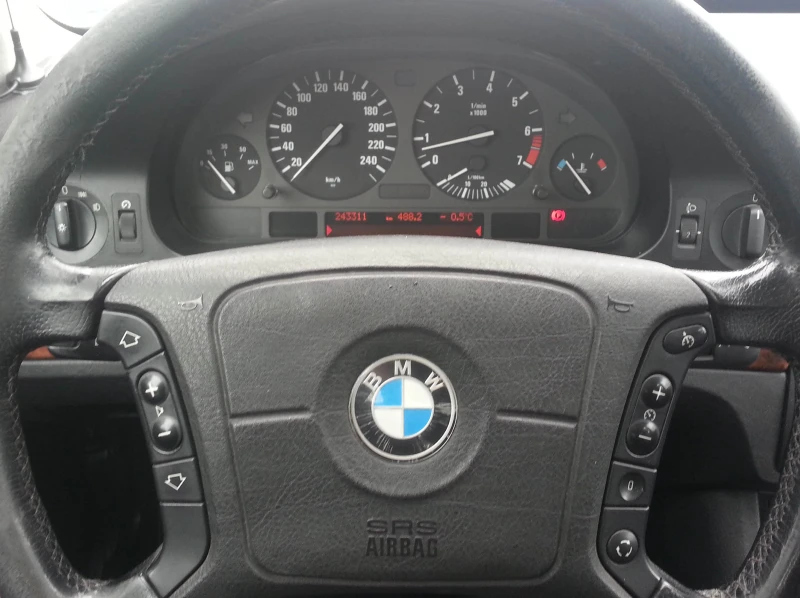 BMW 520 E39, снимка 8 - Автомобили и джипове - 46461695