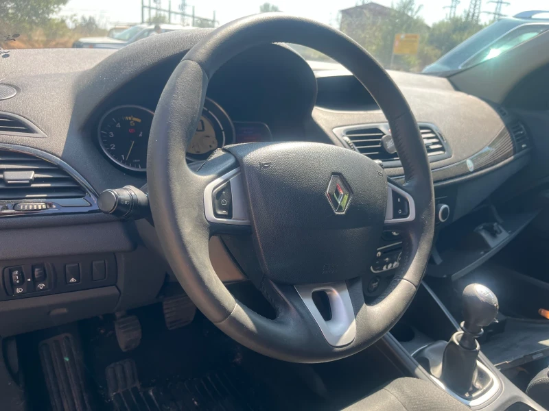 Renault Megane 1.5 dci, снимка 4 - Автомобили и джипове - 48206408