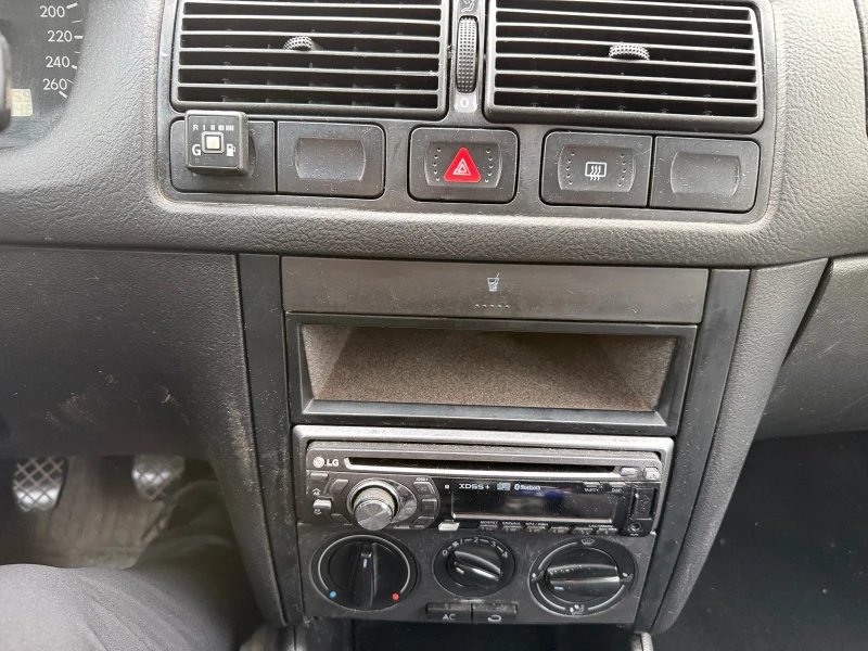 VW Golf 1.6, снимка 3 - Автомобили и джипове - 52742496