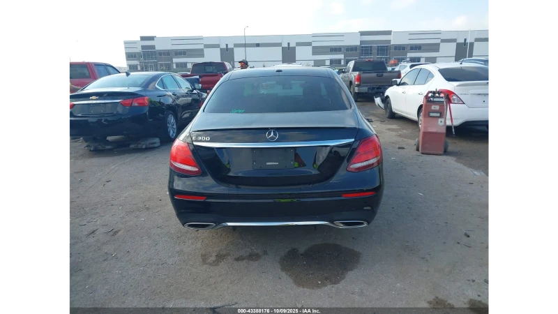 Mercedes-Benz E 300, снимка 9 - Автомобили и джипове - 53127552