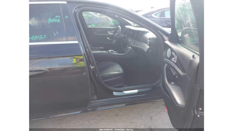 Mercedes-Benz E 300, снимка 10 - Автомобили и джипове - 53127552